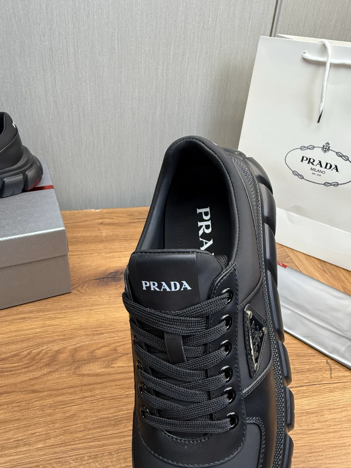 Men's shoes 💰580💰 [PRADA] Men's shoes are popular in the counter, official website is synchronized, 1 high-quality shipment ✔️Imported cowhide fabric + cowhide lining, 1🆚1 replica, original sole, 38-45 (45 customized, non-refundable)